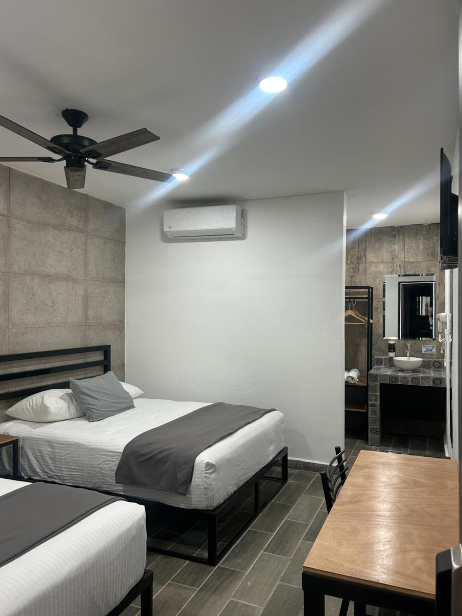 Capital Hotel Saltillo Exterior photo